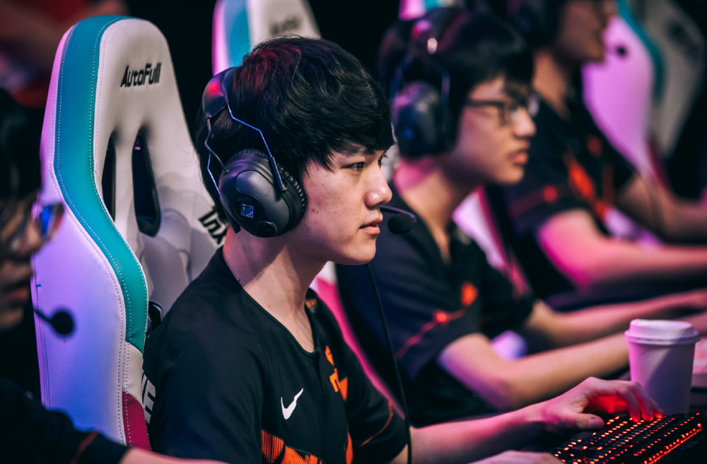 雷速-包含JackeyLove回归赛场，赛事规则更新首场状态亮眼，美国队观众沸腾！的词条