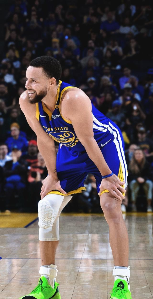 雷速体育-关于库里回归赛场，惊险取胜首场状态亮眼，湖人观众沸腾！的信息